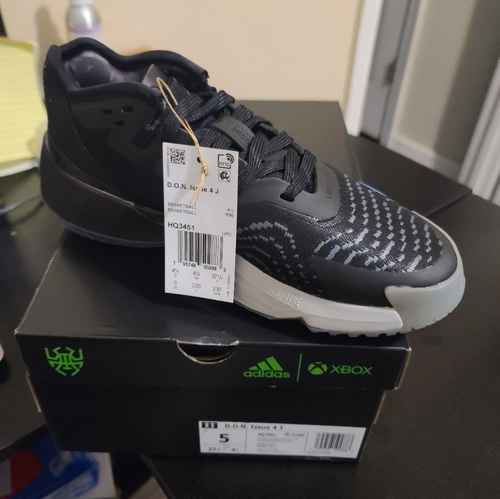 Limited edition Xbox Adidas sz 5y